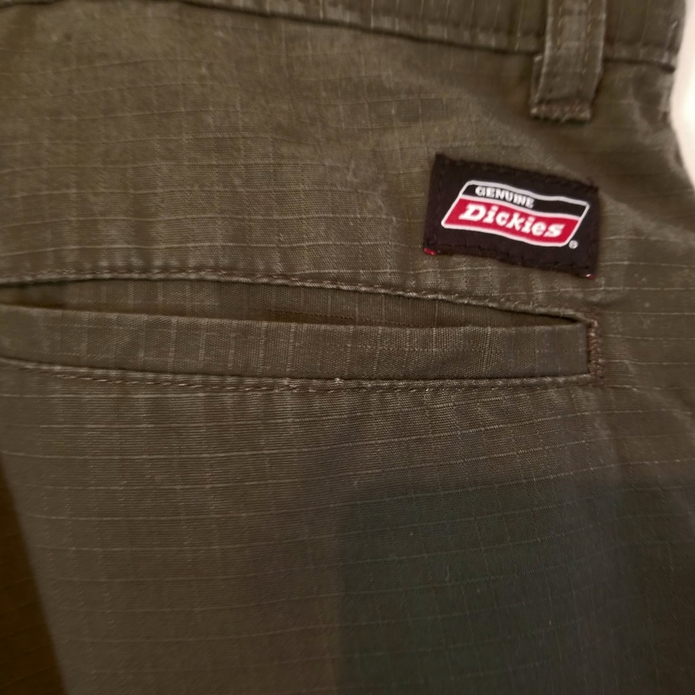 Dickies Mens Olive Shorts. - Picture 4 of 4
